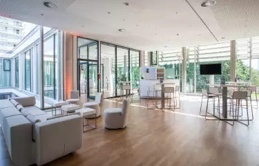 Meeting Guide Berlin Cafe Moskau Raum Minsk in Loungebestuhlung