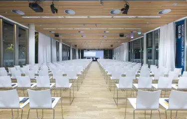 Meeting Guide Berlin Cafe Moskau Saal in Reihenbestuhlung