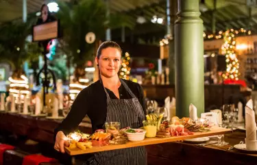 Meeting Guide Berlin Arminiusmarkthalle Catering Tablett Bar