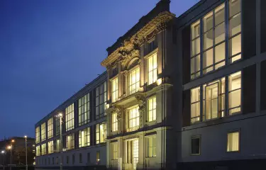 SCHLOSSPLATZ 1 at night