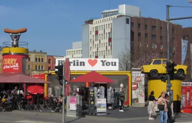 Touristische Ecke in Kreuzberg Zimmer- Ecke Wilhelmstraße