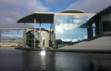 Berlin, Blick auf die Ostseite des Paul-Löbe-Hauses und die Spree, Deutscher Bundestag