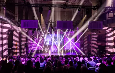 Meeting Guide Berlin satis&fy Veranstaltung Duftstars 2016 Gäste sitzen vor einer Bühne