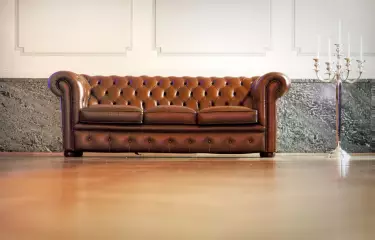 Elegante Sitzmöglichkeit im Grünen Salon der Eventlocation Meistersaal