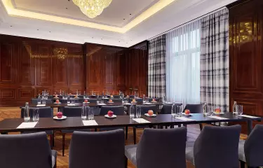 Tageslicht, Empfang, Bankett runde Tische, Cabaret runde Tische, Theater, parlamentarisch, U-Form, Block/Tafel