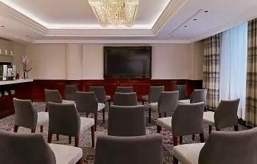 Tageslicht, Bankett runde Tische, Cabaret runde Tische, Block/Tafel, parlamentarisch, Theater, Empfang, U-Form