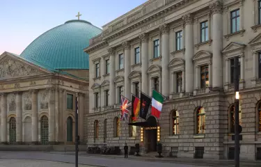 Facade / Exterior view of the Hotel de Rome