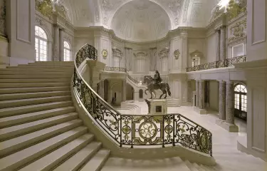 Bode Museum Treppenhaus mit Reiterstandbild