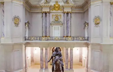 Reiterstatue in der Großen Kuppelhalle (Eingangsbereich) des Bode-Museums