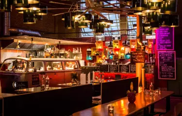 Meeting Guide Berlin Arminiusmarkthalle Blickfang - VW Bus