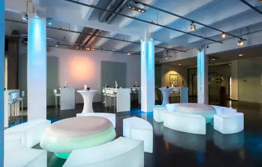 Get Together mit Stehtischbrücken