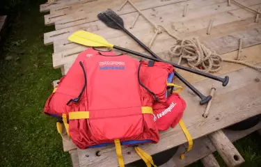Meeting Guide Berlin Team spirit life jacket, paddles and ropes on the raft