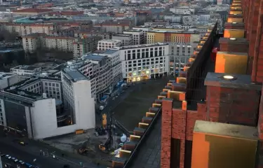 Meeting Guide Berlin Panoramapunkt am Potsdamer Platz Blick auf Berlin bei Dämmerung