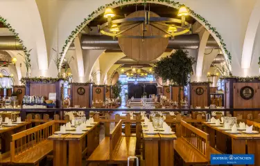 Meeting Guide Berlin Hofbräu Berlin Regulärer Gastraum im Erdgeschoss 1200 Sitzplätze und täglich Livemusik von der Hofbräu Showband aus München