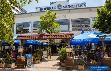 Meeting Guide Berlin Hofbräu Berlin Außenansicht mit Biergarten Biergarten mit 500 Sitzplätzen