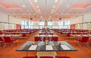 Meeting Guide Berlin, Tagungshotel Holiday Inn Berlin Airport - Conference Centre, Tagungsraum Berlin Brandenburg Airport in Bankettbestuhlung