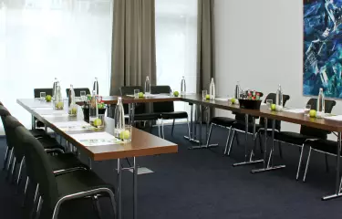 Meeting Guide Berlin, Holiday Inn Berlin City Center East Prenzlauer Berg, Tagungsraum Arta, U-Form, Bestuhlung, Flipchart, Konferenz
