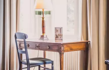 Meeting Guide Berlin, Tagungshotel, HENRI Hotel Berlin Kurfürstendamm Schreibtisch