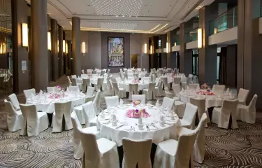 Meeting Guide Berlin, Tagungshotel Waldorf Astoria, Ballsaal - Gala Bestuhlung