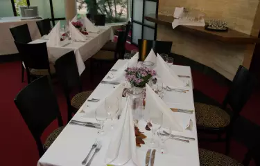 Meeting Guide Berlin, Tagungshotel St. Michaels-Heim, Großer Saal eingedeckte Tische