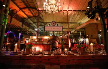 Meeting Guide Berlin, Incentives Berlin, Tisch in einer Markthalle