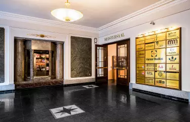 Einladendes Foyer der Eventlocation Meistersaal 