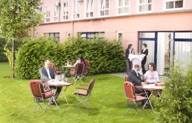 Tagungsgarten mit Bestuhlung