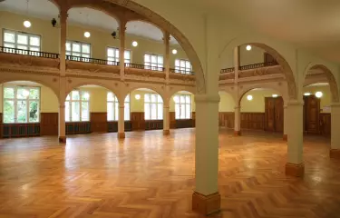 Interior view of the hall of the event location Villa Elisabeth in Berlin