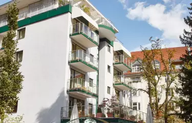 Hotel Villa Kastania Terrasse des Konferenzraumes - Aussenansicht