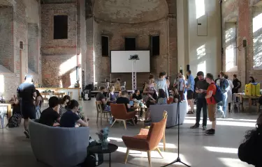 Workshopsetting mit Menscghen in der St. Elisabeth Kirche