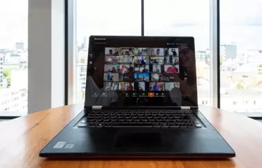 Remote Teambuilding Berlin Notebook Videokonferenz Teamevent tabtour