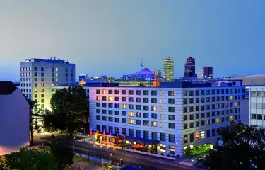 Außenansicht bei Sonnenuntergang