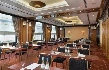 Tagungsraum London mit Klassenzimmer Bestuhlung