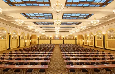 Tagungsraum mit parlamentarischer Bestuhlung