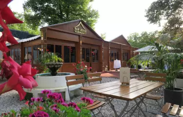 Sommergarten mit Brunnen