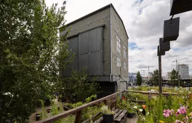 Gartenterrasse mit Ausblick & ehem Lokschuppen