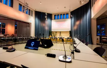 Die Hall of Fame ist der größte Veranstaltungsort auf dem Spielfeld und kann flexibel mit verschiedenen Bestuhlungsoptionen für eine Vielzahl von Events ausgestattet werden. 