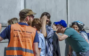 Fahrrad Gruppe Berliner Mauer Radtour Gedenkstätte Berlin on Bike