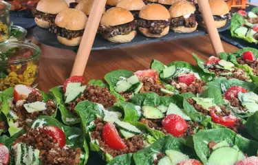 Tempeh-Mini-Burger und Tempeh-Schiffchen