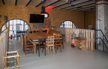 Meeting Guide Berlin, MAMPE Manufaktur, MAMPE Stammtisch und Vintage-Tafeln für 40 PAX