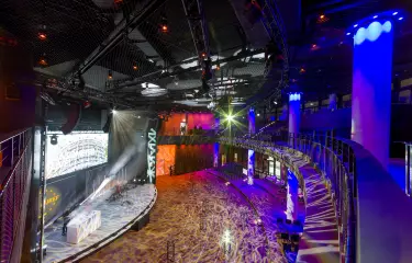 Die Gallery im Forum des Gasometers bietet eine hervorragende Sicht auf das Geschehen, egal bei welcher Veranstaltung. Dank ihrer strategischen Platzierung ermöglicht sie allen Gästen ein optimales Seherlebnis.