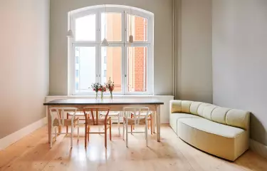 Eventlocation Berlin zentrale Lage Seminarraum Tageslicht