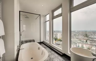 Sky Suite Corner Deluxe Bathroom