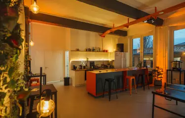 Showdown Lounge am Abend