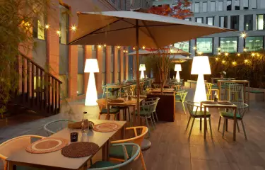 Aussenterrasse bei Nacht