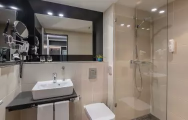 Shower and WC