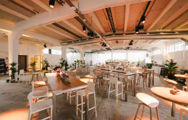 Main Hall - Mischbestuhlung mit Cateringflächen
