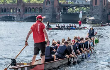 Teamgeist im Drachenboot