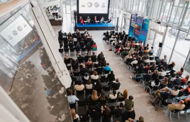 Fasanenpassage Plenum und Podium im Ludwig Erhard Haus