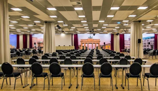 Tagungsraum Mercure Hotel Moa Berlin, voll bestuhlter leerer Saal 